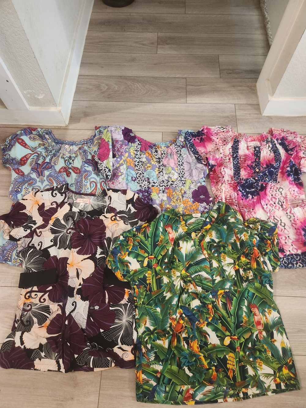 Womens SCRUB tops So Cute!!